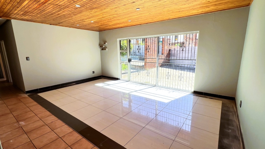 4 Bedroom Property for Sale in Heuwelsig Free State
